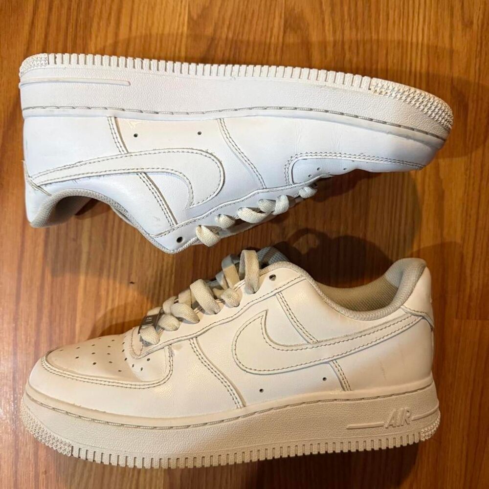 Nike Women's White and Cream Trainers